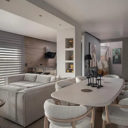 Noemia Luxury Pool