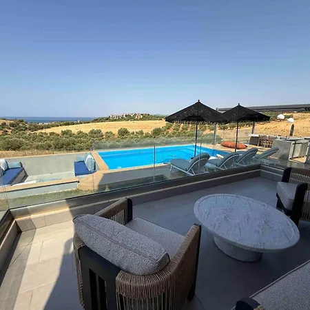 فيلة Noemia Luxury Pool *
