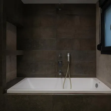 Noemia Luxury Pool ניקיטי